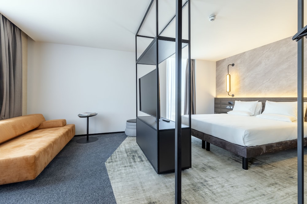 Estudio con 1 Cama Súper King y 1 Sofá Cama Doble del hotel Novotel Liverpool Paddington Village. Foto 1