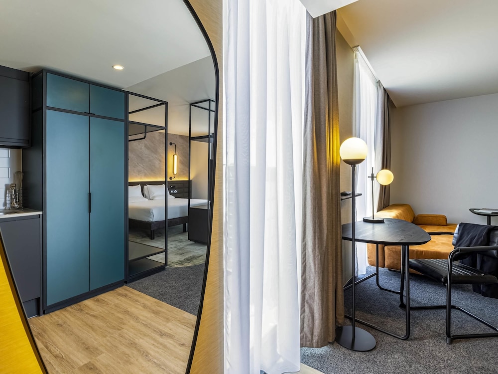 Estudio con 1 Cama Súper King y 1 Sofá Cama Doble del hotel Novotel Liverpool Paddington Village. Foto 4