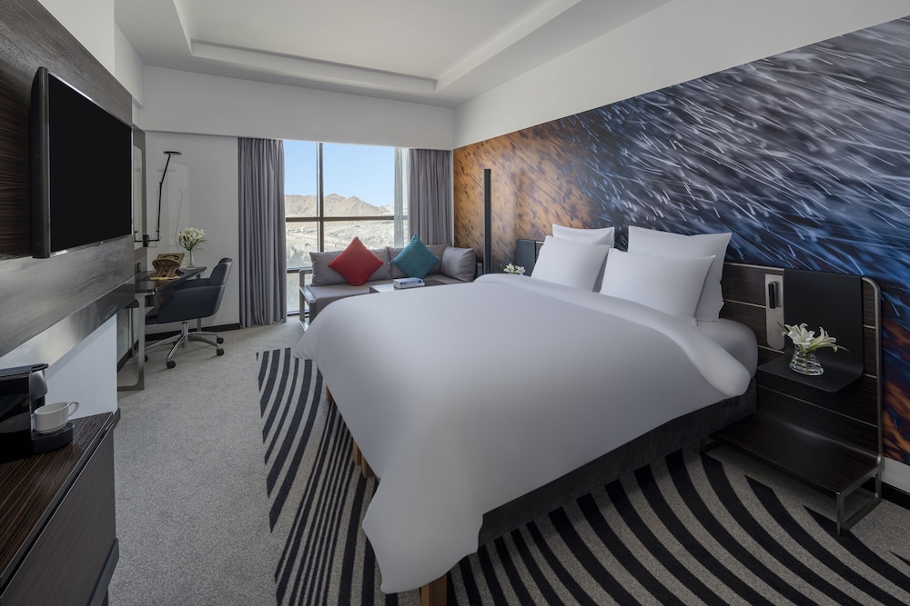 Habitación Superior con 1 cama kingsize del hotel Novotel Makkah Thakher City. Foto 4