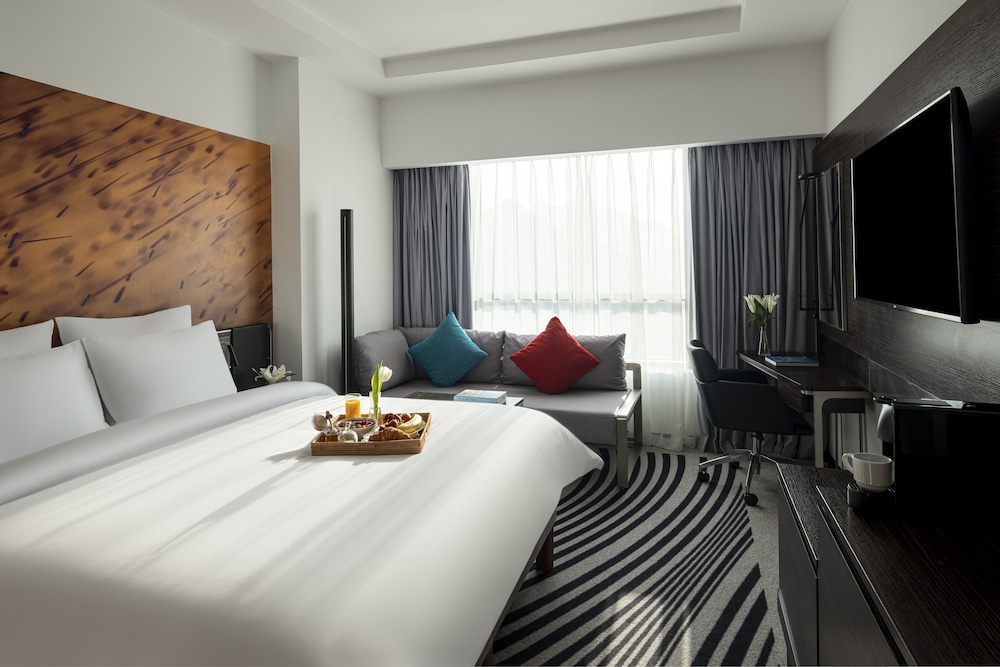 Suite Junior con 1 cama kingsize del hotel Novotel Makkah Thakher City. Foto 2
