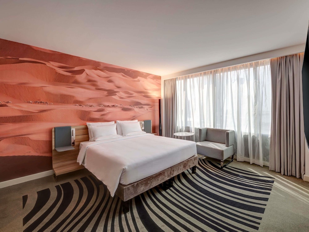 HABITACIÓN ESTÁNDAR FAMILIAR CON VISTAS A LA CIUDAD del hotel Novotel Sharjah Expo Centre