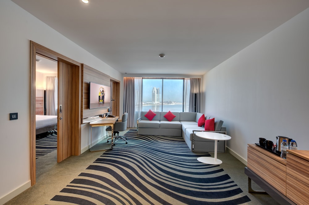 HABITACIÓN ESTÁNDAR FAMILIAR CON VISTAS A LA CIUDAD del hotel Novotel Sharjah Expo Centre. Foto 7