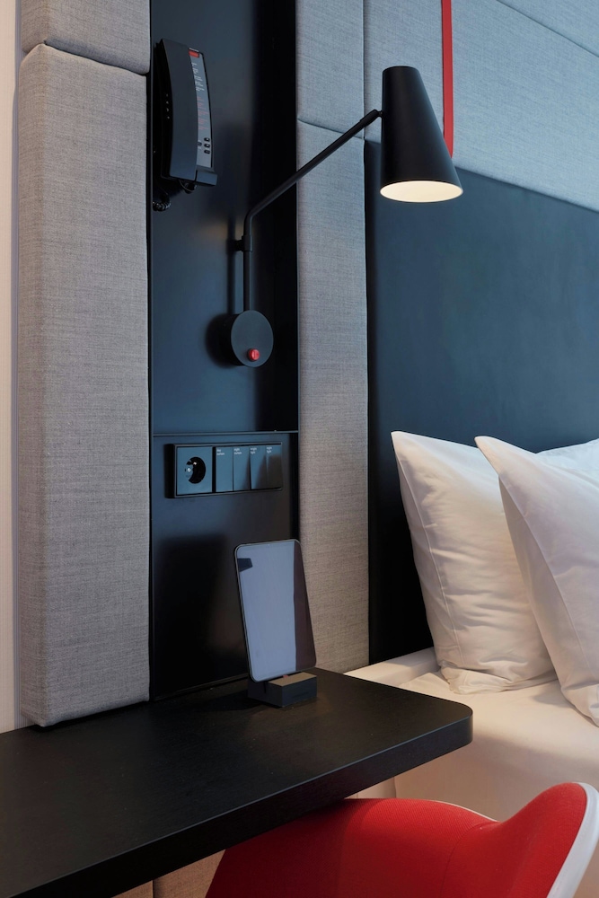 Habitación, 1 cama de matrimonio grande del hotel Citizenm Paris Opera. Foto 9
