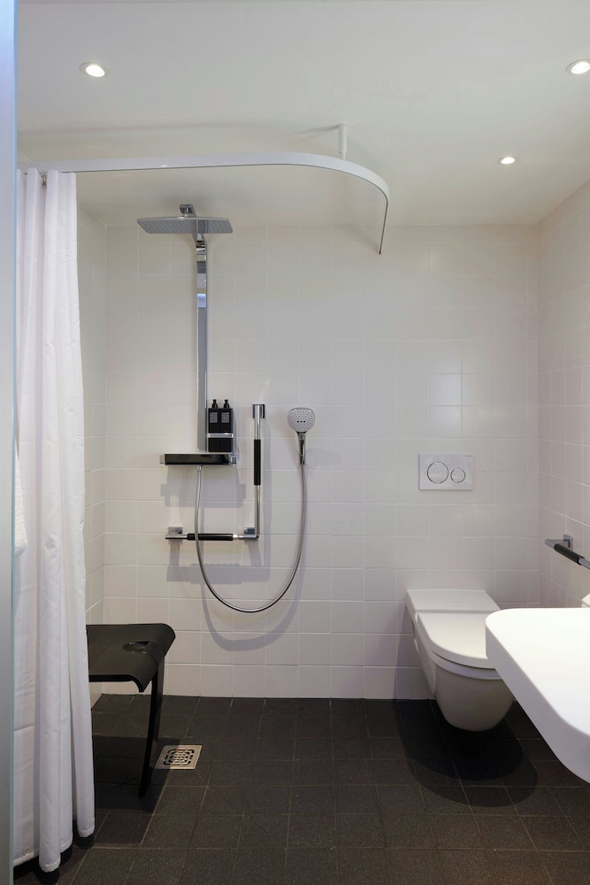 Habitación, 1 cama de matrimonio grande (Mobility Accessible, Roll - In Shower) del hotel Citizenm Paris Opera. Foto 10