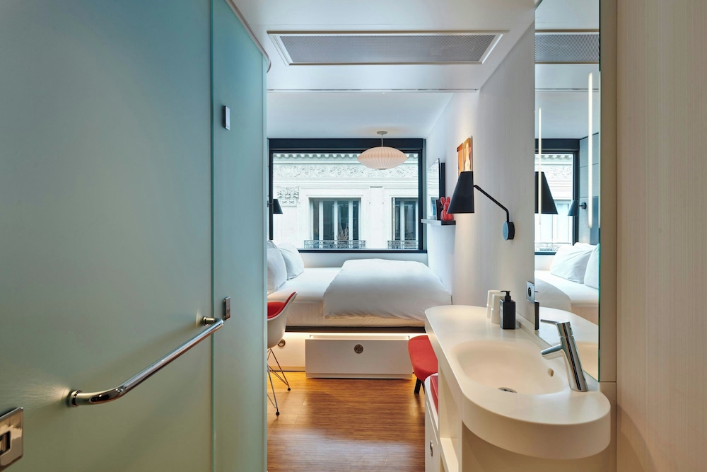 Habitación, 1 cama de matrimonio grande (High Floor) del hotel Citizenm Paris Opera. Foto 7