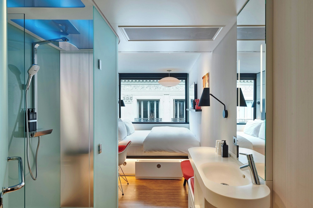 Habitación, 1 cama de matrimonio grande (High Floor) del hotel Citizenm Paris Opera. Foto 12