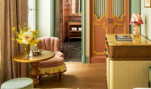 Habitación Clásica del hotel Le Grand Mazarin. Foto 3