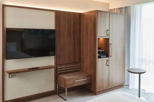 Habitación - 2 camas individuales del hotel Courtyard by Marriott London City Airport. Foto 2