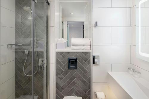 Habitación Doble Estándar del hotel Four Points Flex by Sheraton London Shoreditch East. Foto 7