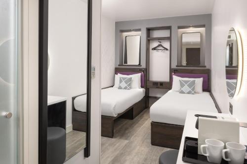 Habitación doble sin ventana 2 Camas individuales del hotel Four Points Flex by Sheraton London Shoreditch East. Foto 4