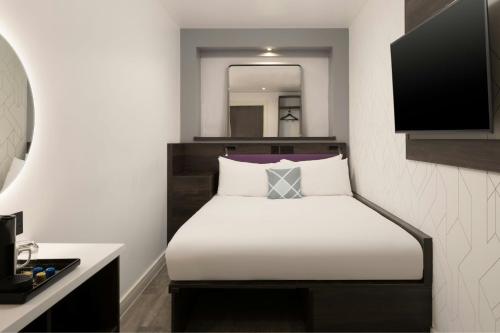 Windowless Double, Guest room, 1 Double del hotel Four Points Flex by Sheraton London Shoreditch East. Foto 10