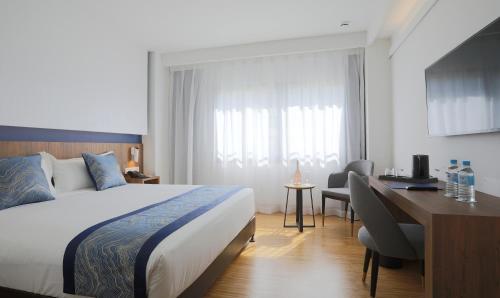 Habitación Superior con cama extragrande del hotel Villa Odón