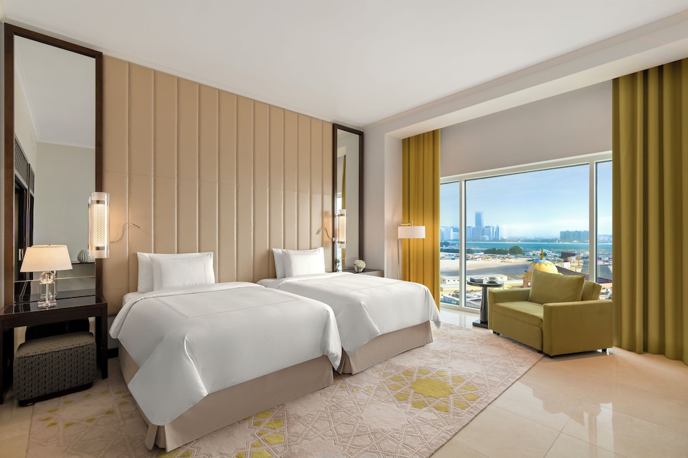 Habitación Superior del hotel Rixos Marina Abu Dhabi. Foto 1