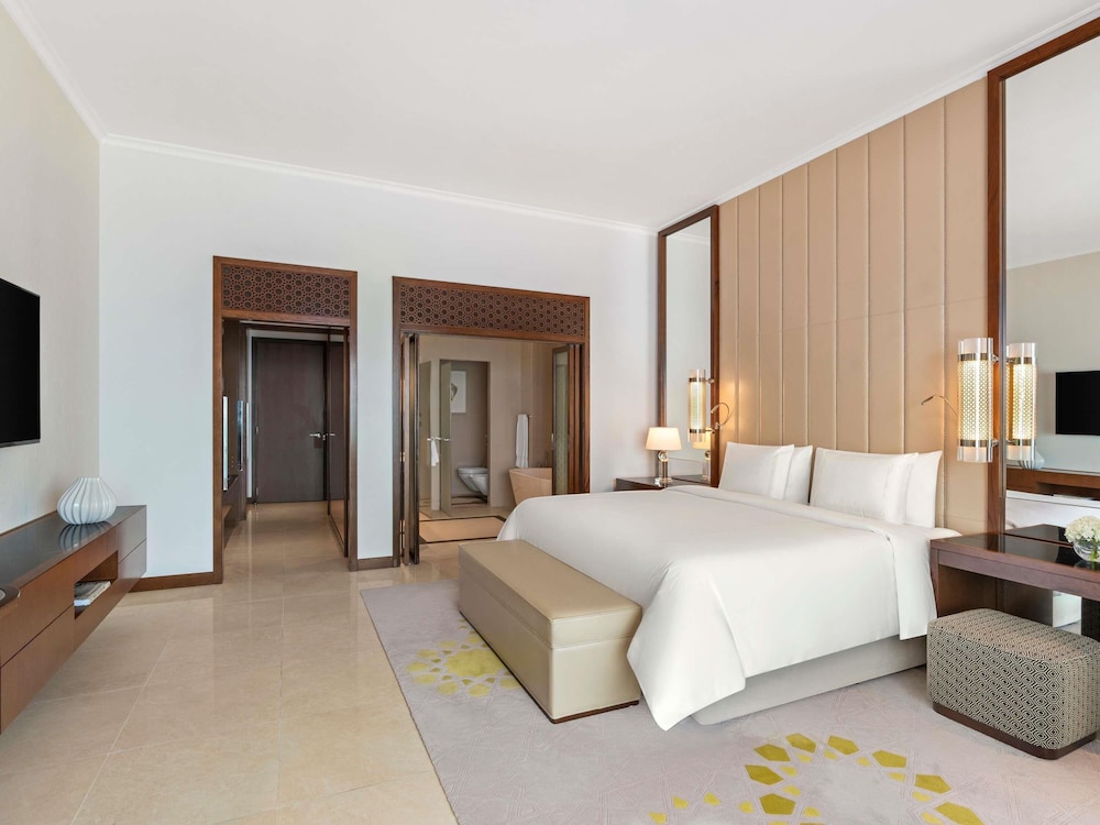 Habitación Superior - Vistas al Mar del hotel Rixos Marina Abu Dhabi. Foto 3