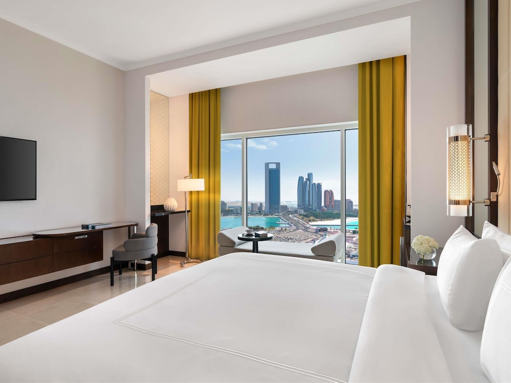 Habitación Deluxe - Vistas a la Corniche del hotel Rixos Marina Abu Dhabi
