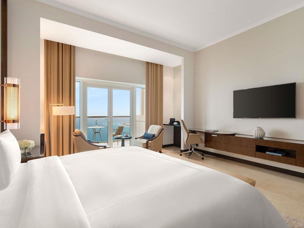 Habitación Deluxe - Vistas al Mar del hotel Rixos Marina Abu Dhabi. Foto 2