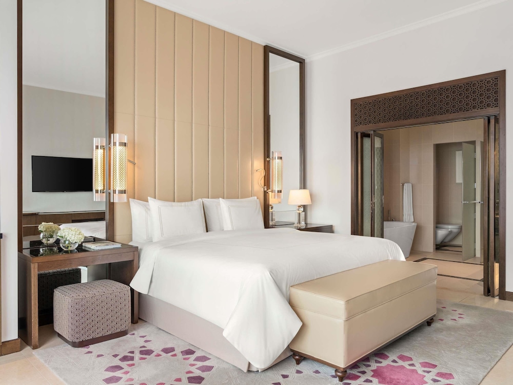 Habitación Deluxe - Vistas al Mar del hotel Rixos Marina Abu Dhabi. Foto 3