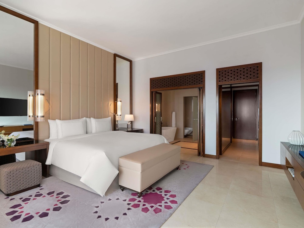 Habitación Deluxe - Vistas al Mar del hotel Rixos Marina Abu Dhabi. Foto 4