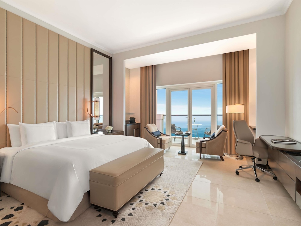 Habitación Premium - Vistas a la Corniche del hotel Rixos Marina Abu Dhabi