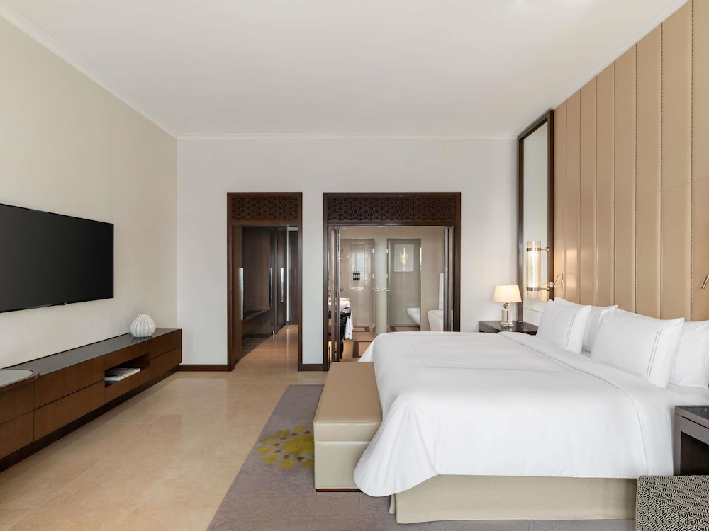 Habitación Premium - Vistas a la Corniche del hotel Rixos Marina Abu Dhabi. Foto 1