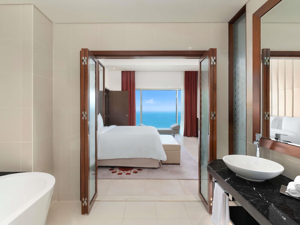 Suite Familiar de Dos Dormitorios del hotel Rixos Marina Abu Dhabi. Foto 1