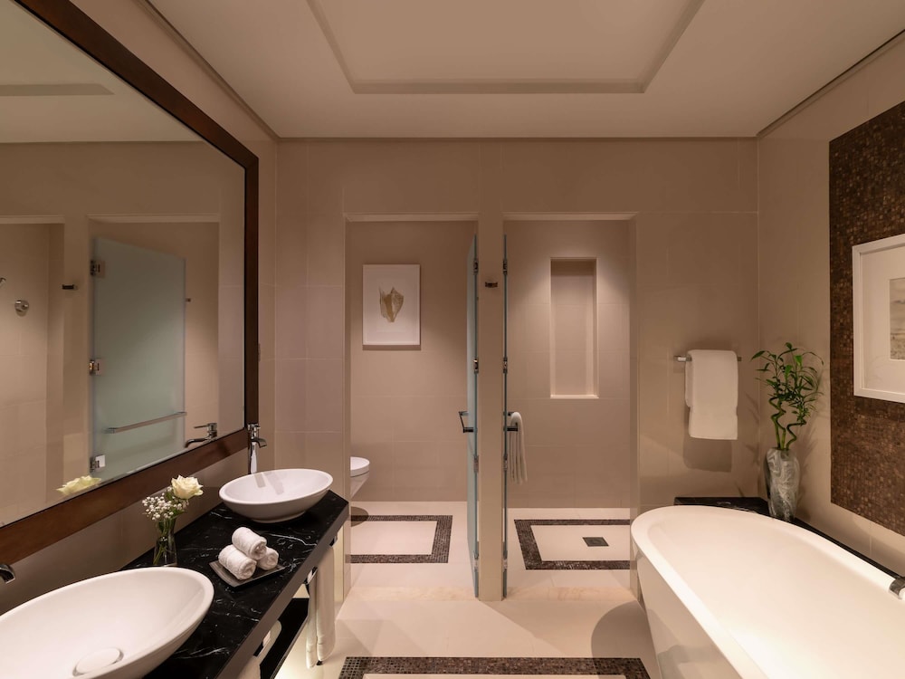 Suite King de Dos Dormitorios del hotel Rixos Marina Abu Dhabi. Foto 9