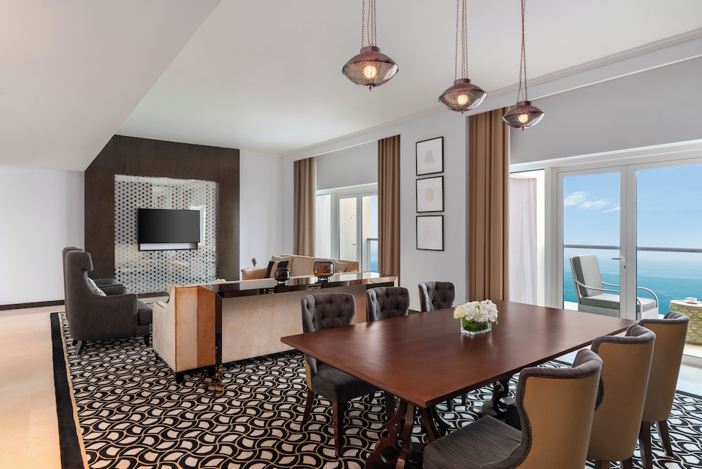 Suite King de Dos Dormitorios del hotel Rixos Marina Abu Dhabi. Foto 13