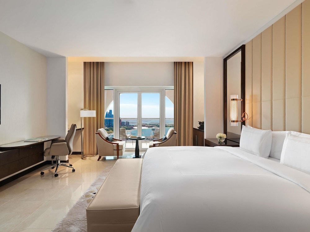 Suite Presidencial de Tres Dormitorios del hotel Rixos Marina Abu Dhabi. Foto 8