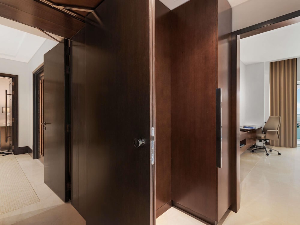 Suite Presidencial de Tres Dormitorios del hotel Rixos Marina Abu Dhabi. Foto 9