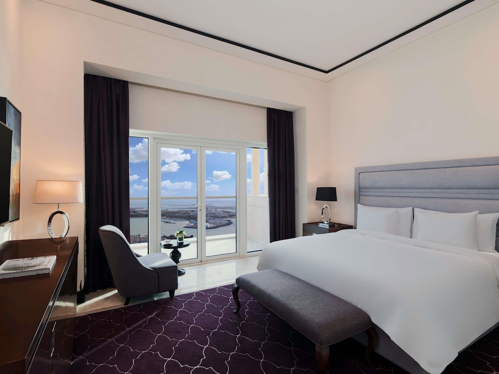 Suite Real de Cuatro Dormitorios del hotel Rixos Marina Abu Dhabi. Foto 9