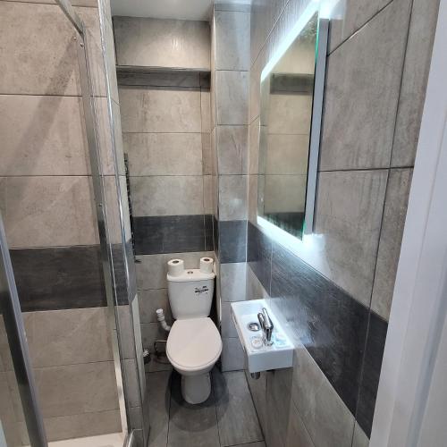 Habitación Doble con baño privado del hotel Argyle Square. Foto 10