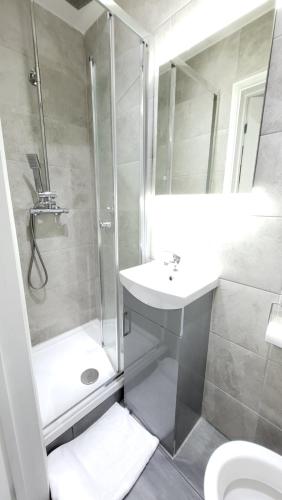 Habitación Doble con baño privado del hotel Argyle Square. Foto 11