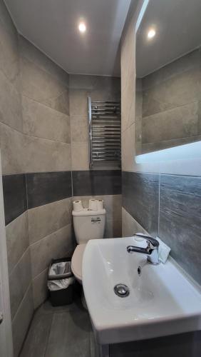 Habitación Individual con baño privado del hotel Argyle Square. Foto 19