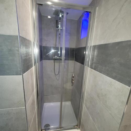 Habitación Cuádruple con baño privado del hotel Argyle Square. Foto 2