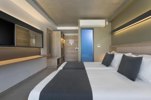 Habitación Doble Estándar - 1 o 2 camas del hotel Azur by ST Hotels. Foto 6
