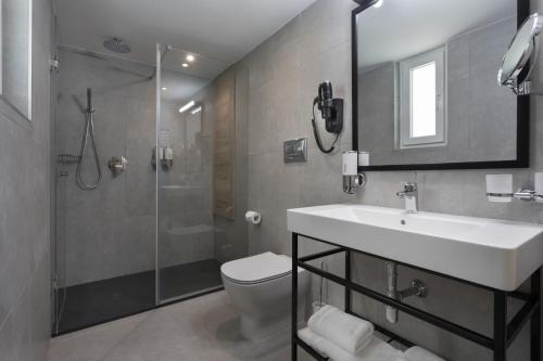 Habitación Doble Deluxe - 1 o 2 camas del hotel Azur by ST Hotels. Foto 1