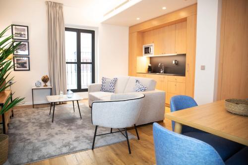 Apartamento con terraza del hotel nQn Aparts and Suites Sevilla. Foto 3