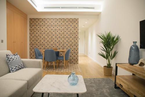 Apartamento con terraza del hotel nQn Aparts and Suites Sevilla. Foto 6