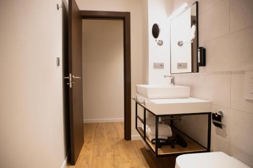 Apartamento con balcón del hotel nQn Aparts and Suites Sevilla. Foto 3