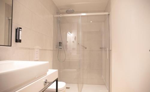 Apartamento con balcón del hotel nQn Aparts and Suites Sevilla. Foto 4