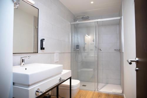 Apartamento con balcón del hotel nQn Aparts and Suites Sevilla. Foto 5