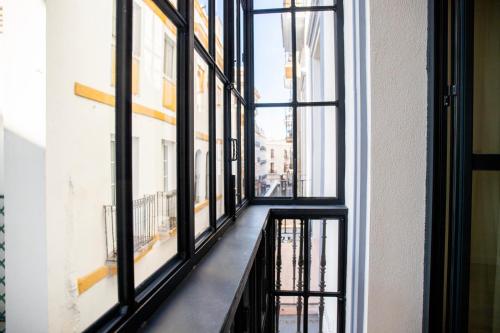 Apartamento con balcón del hotel nQn Aparts and Suites Sevilla. Foto 8