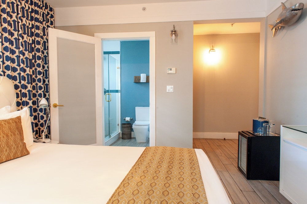 Habitación estándar, 1 cama de matrimonio grande del hotel Oceanside and Suites. Foto 1