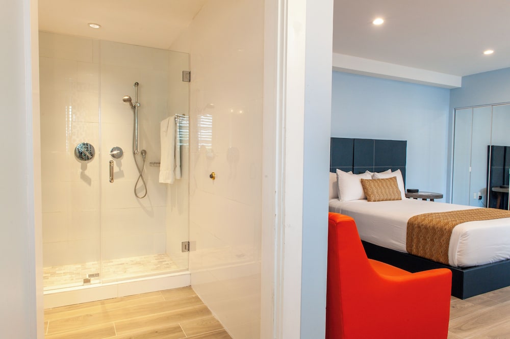 Habitación junior, 1 cama de matrimonio con sofá cama del hotel Oceanside and Suites. Foto 1