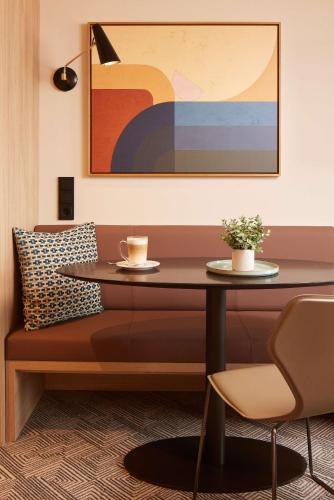 Estudio del hotel Adina Apartment Dusseldorf. Foto 9
