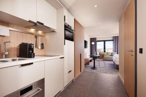Estudio familiar del hotel Adina Apartment Dusseldorf. Foto 5
