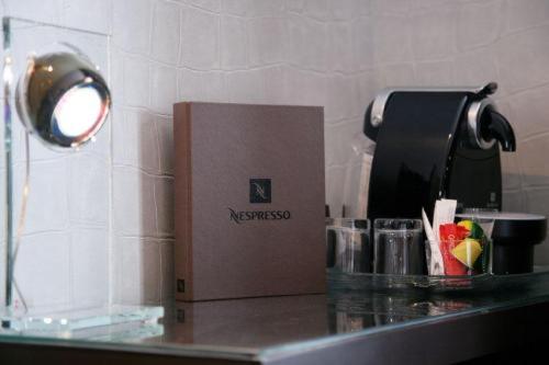 Habitación Doble Deluxe del hotel L'adresse. Foto 4