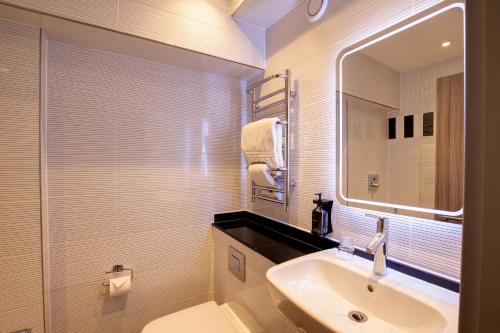 Habitación Doble con 2 camas City Sleeper del hotel City Sleeper at Royal National. Foto 4
