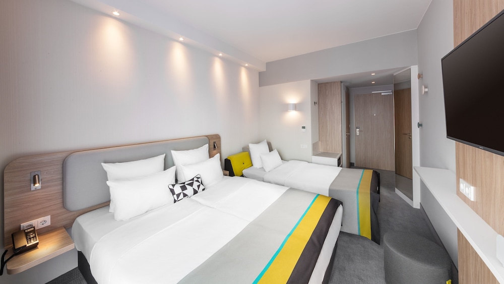 Habitación estándar, 1 cama de matrimonio con sofá cama del hotel Holiday Inn Express Düsseldorf – Hauptbahnhof, An Ihg