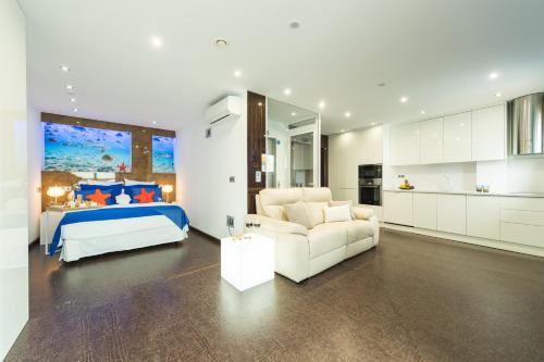 Suite con terraza del hotel Wavia - Adults Only. Foto 6